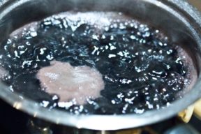 Hier färbt sich auch das Wasser schwarz