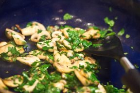 Die Sauce ist fast fertig