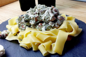 Eierschwammerl mit Nudeln